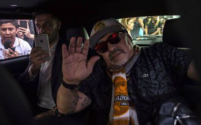 Maradona a su llegada a Sinaloa.