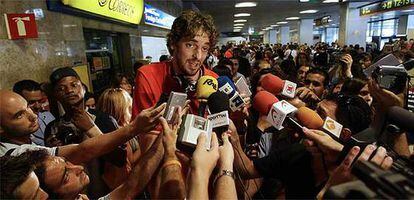 Los jugadores de la selección nacional de baloncesto regresan a España