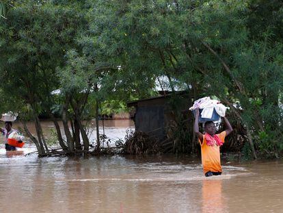 Inundaciones junto al lago Victoria en 2020, en Kenia.