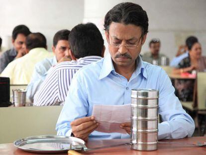 Irrfan Khan, en el comedor de la empresa en que trabaja en &#039;The lunchbox&#039;.