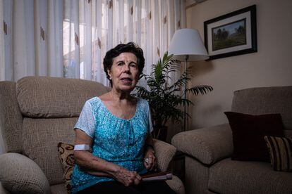 Lina Pozuelo, "niña de la guerra", en su domicilio de Madrid.