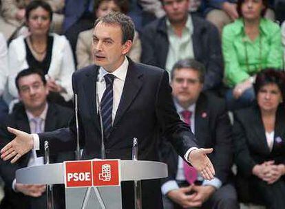 José Luis Rodríguez Zapatero, durante su encuentro con candidatos socialistas en Vitoria.