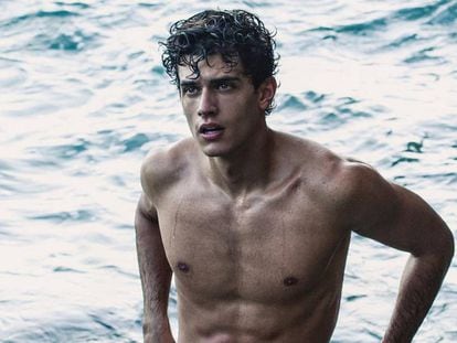 El modelo Xavier Serrano, en la Costa Brava, en una imagen de su perfil de Instagram.