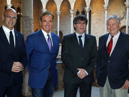 Romeva y Puigdemont junto los congresistas norteamericanos, Dana Rohrabacher y Brian Higgins.