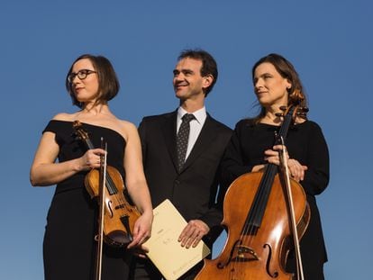 Fotografía de Trío Ravel: Dobrochna Banaszkiewicz, Héctor Sánchez y Suzana Stefanović.