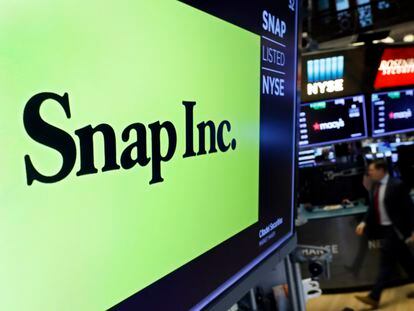 El logo de Snap en una pantalla del parqué de la Bolsa de Nueva York.