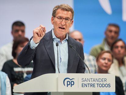 El líder del PP, Álberto Núñez Feijóo, en un mitin en Santander este miércoles.