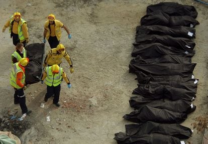 El resultado final del 11-M fue terrible:191 personas muertas: 34 en la estación de Atocha, 63 en la calle Téllez, 65 en la estación de El Pozo, 14 en la estación de Santa Eugenia y 15 más que se fueron muriendo en distintos hospitales de Madrid. Otras 1.857 personas resultaron heridas.