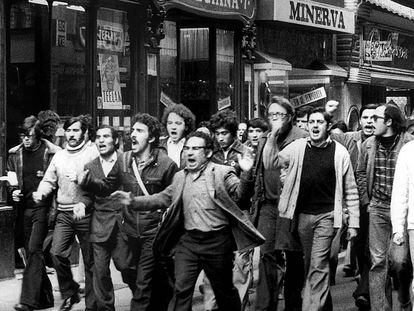 Manifestación en Barcelona de obreros de la construcción a finales de los años 70.