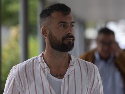 El exconcursante del programa 'Gran Hermano Revolution' José María López Pérez, a su llegada al juicio, el 3 de noviembre en Madrid.