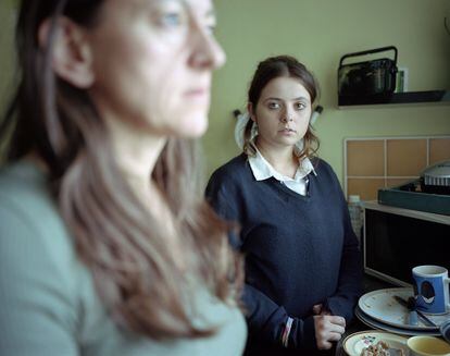 Jo Hartley and Gabrielle Creevy, in the first season of 'In My Skin'.