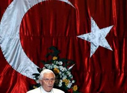 El papa Benedicto XVI, durante su visita a Turquía en noviembre de 2006.
