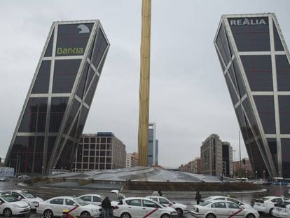 Las torres KIO en la plaza de Castilla en Madrid 