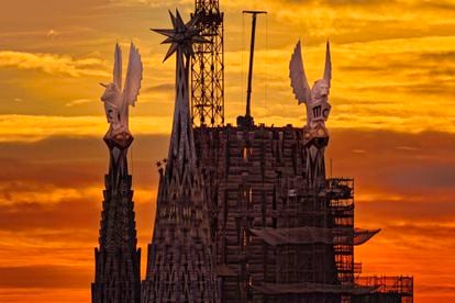 girasol Teoría básica medallista La Sagrada Familia iluminará el próximo viernes las dos nuevas torres de  los evangelistas Lucas y Marcos | Cataluña | EL PAÍS