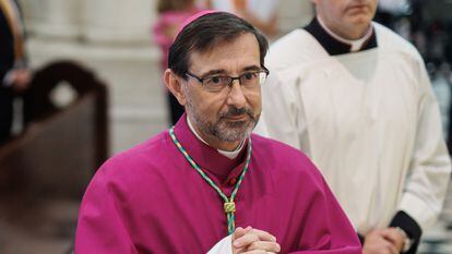 El cardenal José Cobo, durante la eucaristía con la que inició su cargo como arzobispo de Madrid, en julio de 2023.