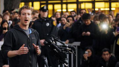 El m&aacute;ximo accionista y fundador de Facebook, Marck Zuckerberg, comparece ante los medios de comunicaci&oacute;n 