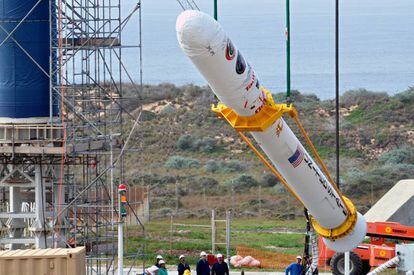 Imagen de los momentos previos al lanzamiento fallido del cohete Taurus XL, afectado por el fraude de los materiales defectuosos.