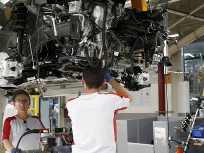 Trabajadores en la f&aacute;brica de Seat en Martorell (Barcelona)