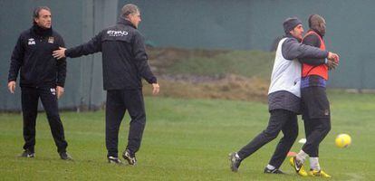 Mancini y Balotelli son separados tras el enfrentamiento