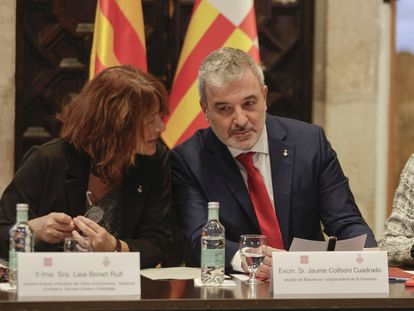 El alcalde de Barcelona, Jaume Collboni y la primera teniente de alcalde, Laia Bonet, en octubre, durante la comisión bilateral con el Govern.