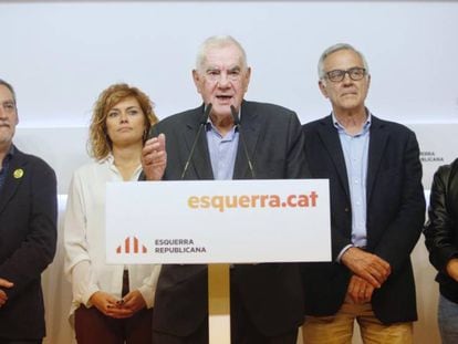 Ernest Maragall y su equipo, en una rueda de prensa en la sede de ERC.