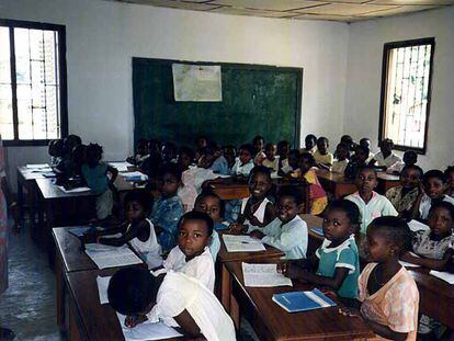 Alumnos del Instituto Santa Catalina en Guinea Ecuatorial.