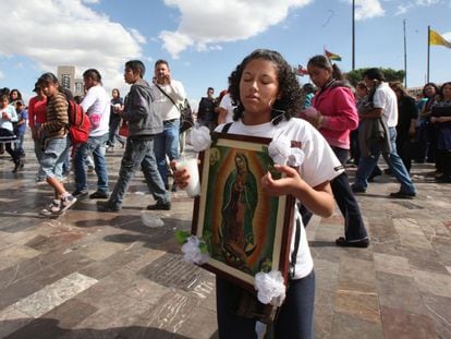 Peregrinos cat&oacute;licos en la Bas&iacute;lica de Guadalupe en DF