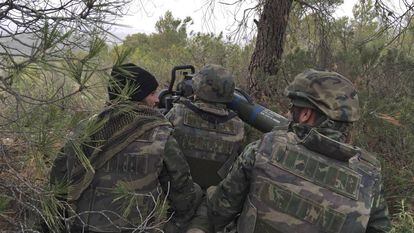 Soldados españoles participan en unas maniobras de la OTAN en Chinchilla (Albacete) en octubre de 2015. 