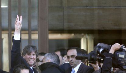El vicepresidente de Argentino, Amado Boudou, accede a la sede de los tribunales federales de Buenos Aires para ser interrogado.