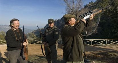 Cazadores en las sierra de las Villas en Jaén en febrero.