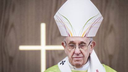 El Papa, durante una misa en Phoenix Park, este domingo en Dublín.