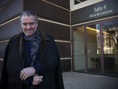 El director de orquesta ruso Valery Gergiev, fotografiado ayer ante el Auditorio de Barcelona antes de su encuentro con EL PA&Iacute;S.