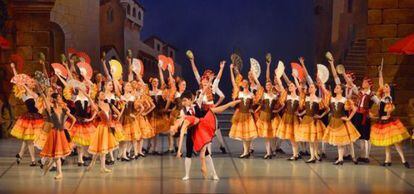 Una escena del ballet 'Don Quijote', interpretado por la compañía del Teatro Nacional de Odessa.