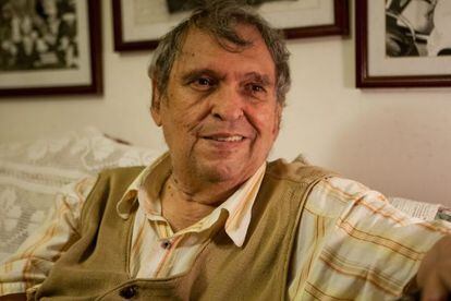 El poeta Rafael Cadenas, en su casa de Caracas el pasado 15 de octubre.