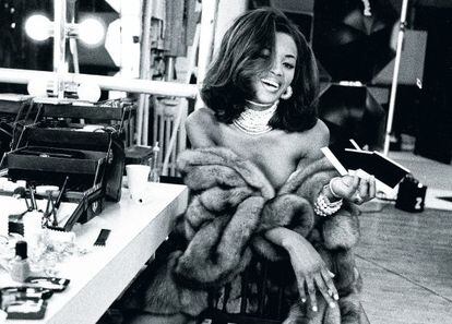 Naomi Campbell, fotografiada para 'Vogue Italia' en 1990.