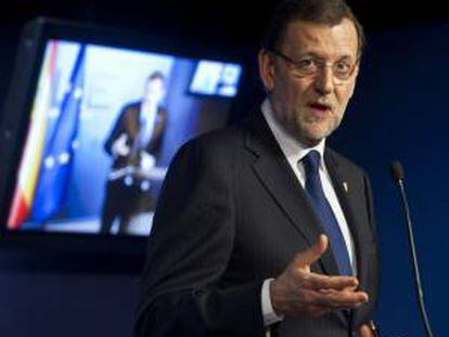 El presidente del Gobierno, Mariano Rajoy, durante la rueda de prensa ofrecida esta noche en Bruselas al término de la primera jornada del Consejo Europeo.