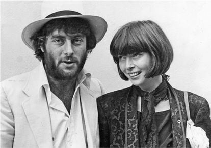 Christopher Hitchens and Anna Wintour, used with permission from Gully Wells