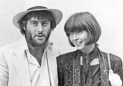 Christopher Hitchens y Anna Wintour, utilizada con permiso de
Gully Wells