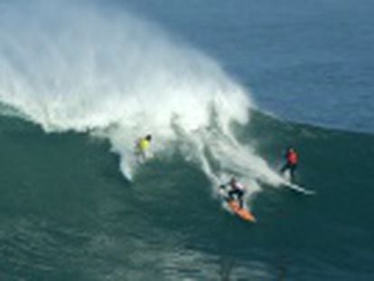 El hawaiano Billy Kemper gana un campeonato inédito en el circuito que selecciona las olas más grandes del mundo