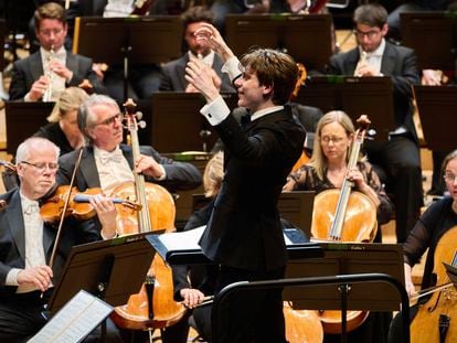 Klaus Mäkelä dirige a la Filarmónica de Oslo en la Philharmonie de París el pasado 10 de mayo.