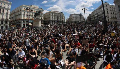 Manifestantes en la Puerta del Sol.