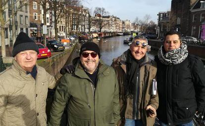 Los cuatro viajeros en Ámsterdam, en 2019, para presenciar la ida de octavos de final de la actual Champions League entre el Real Madrid y el Ajax.
