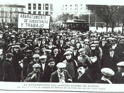 Manifestación contra la carestía de la vida en la plaza Cánovas del Castillo de Madrid, en 1916.