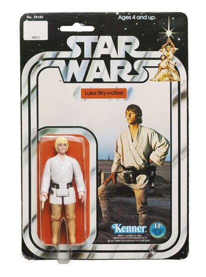 Sotheby’s subastó el lunes 600 juguetes y otros objetos por valor de 500.000 dólares, incluyendo un muñeco de Chewbaca valorado en 5.000 dólares, un paquete de cuatro figuras de 1977 por 20.000 y una de Luke Skywalker por 25.000.