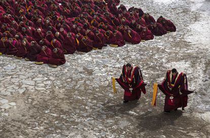 El Monlam es la oración más importante para los tibetanos y estuvo prohibido durante la Revolución Cultural china. En los últimos años, las autoridades han permitido que se vuelva a celebrar.