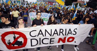 Protesta en Las Palmas de Gran Canaria el 24 de marzo contra los permisos de Repsol.