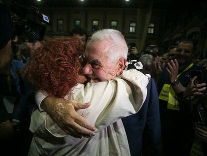 Ernest Maragall celebra la victòria a Barcelona, on empata a regidors amb Ada Colau però l'avança amb gairebé 5.000 vots.