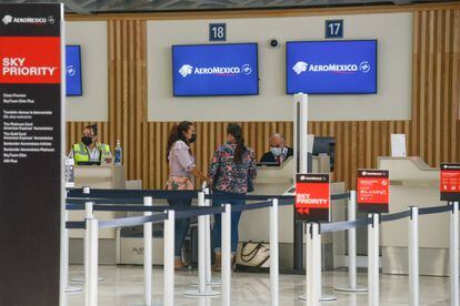 mostrador de Aeroméxico en el Aeropuerto Felipe Ángeles, el 23 de marzo de 2022.