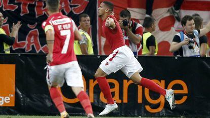 Rivaldinho celebra su gol ante el Athletic. 