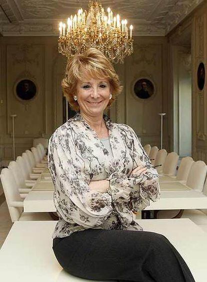 Esperanza Aguirre, en una sala de reuniones de la sede de la Comunidad de Madrid.